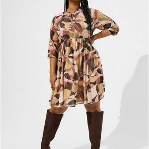 Torrid mini clip dot front keyhole dress